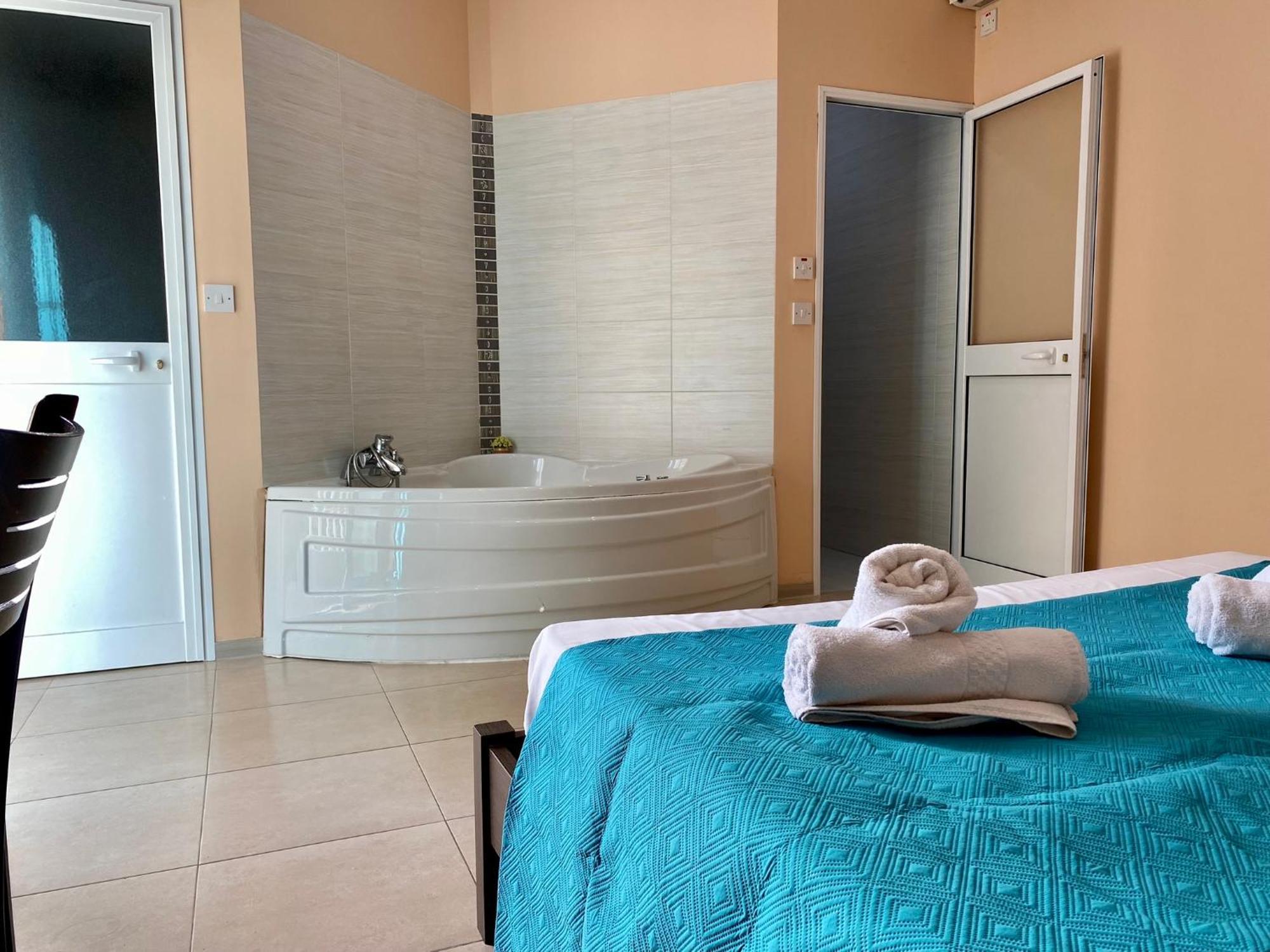 Malta Paradise Hotel Сент Джулианс Экстерьер фото